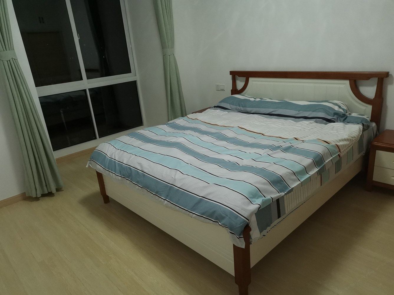 简约三室三床房