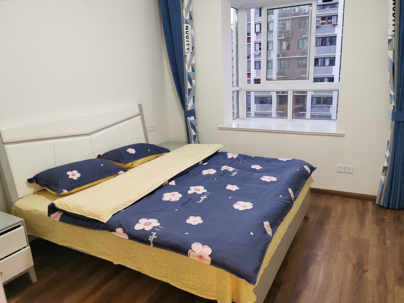 温馨三室一厅套房