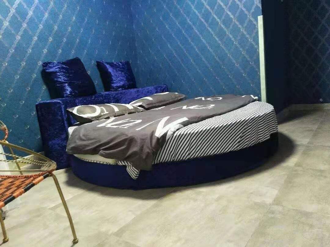 浪漫圆床房