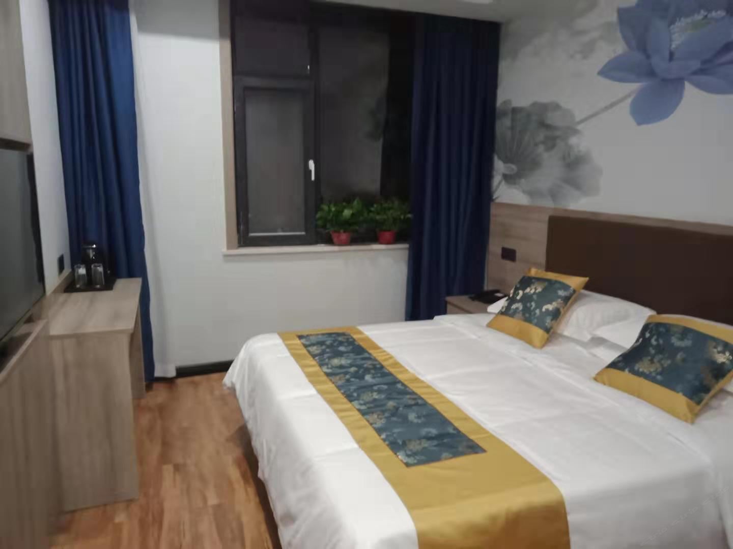 豪华大床房