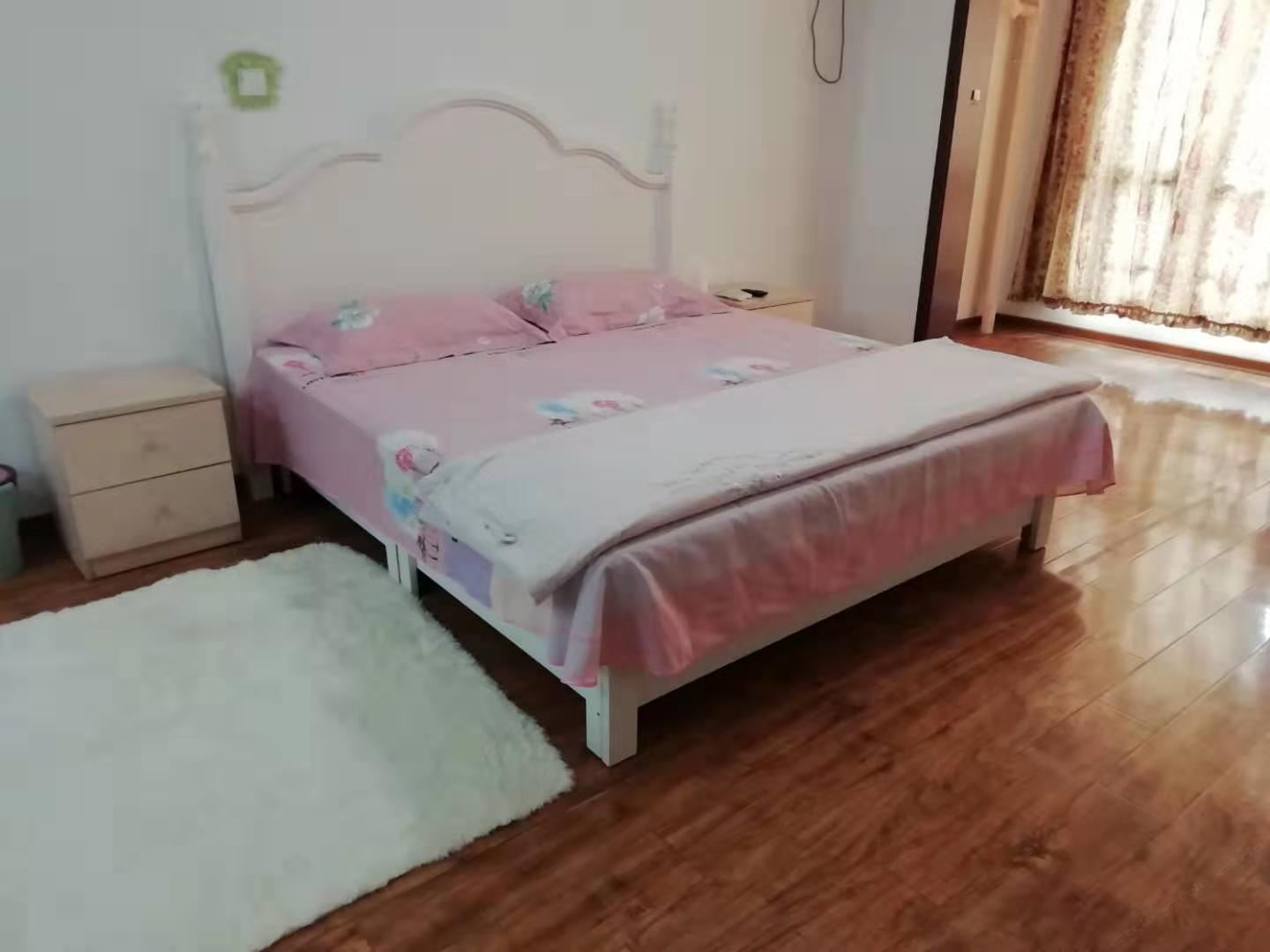 阳光大床房