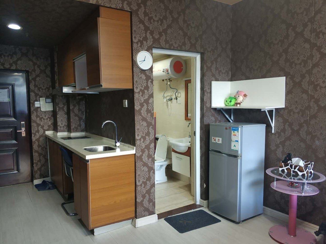 精装一室大床房