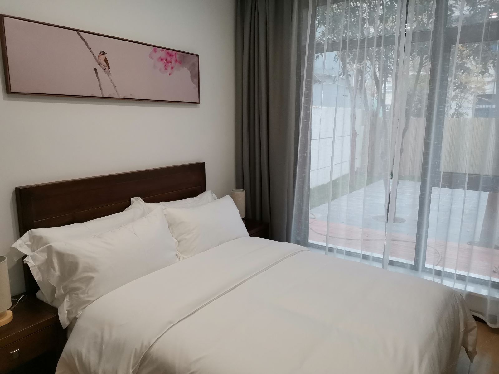 阳光花园大床房