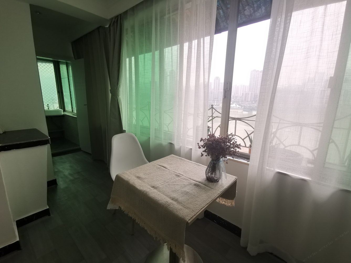 重庆观音桥附近地铁三号线六号线旁温馨复式公寓(山城步道分店)