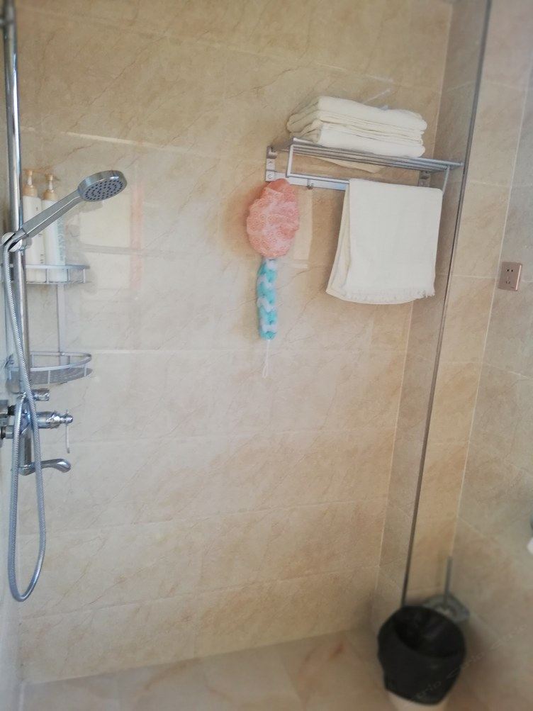 精致湖畔一室大床房