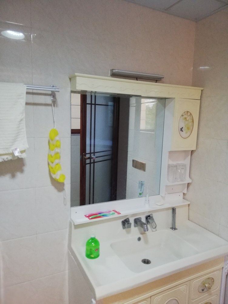精致湖畔一室大床房