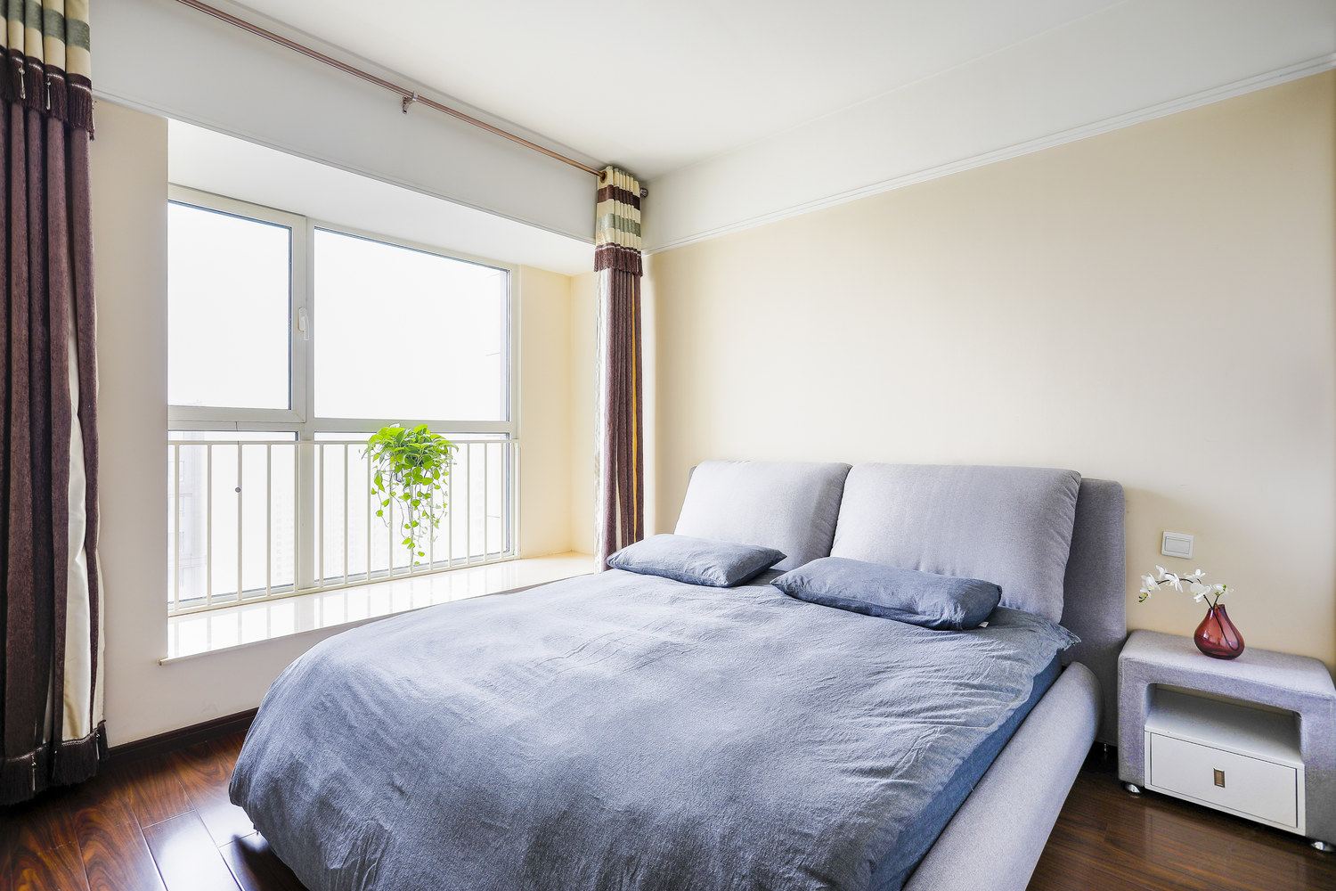 唐山轻奢温馨文艺小屋公寓(大里北路分店)
