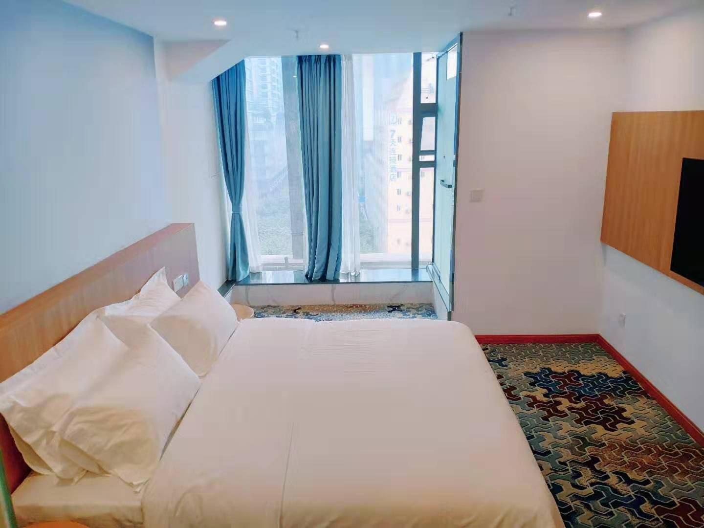 经济大床房(无窗)