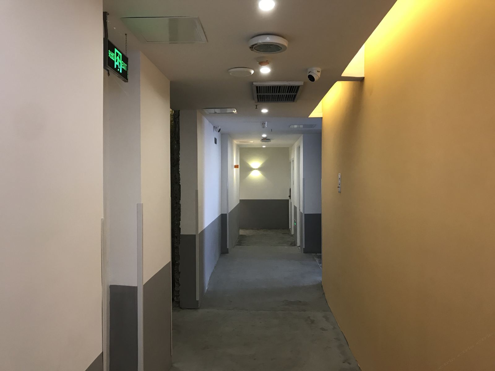 健身娱乐设施