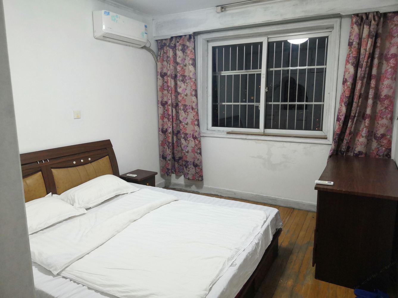上海昏倒的圣经公寓(3号店)