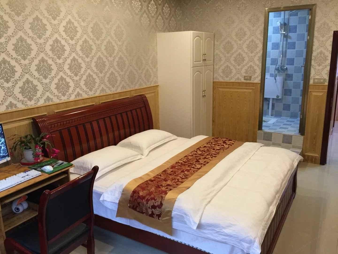 电脑大床房