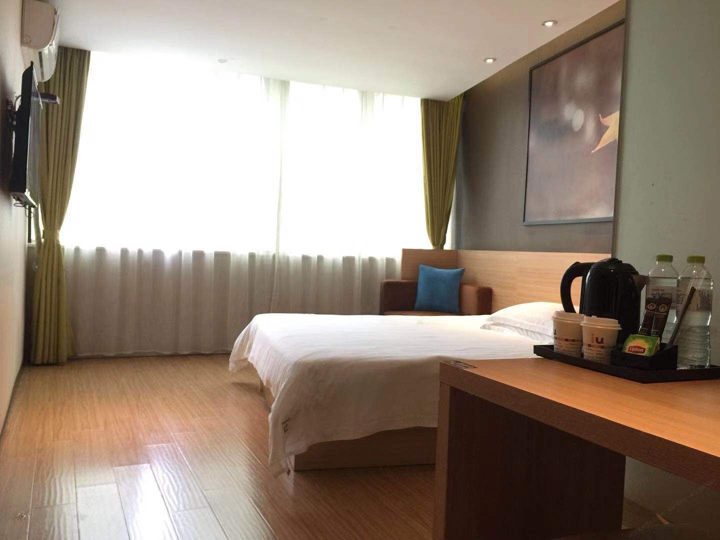 舒爽大床房