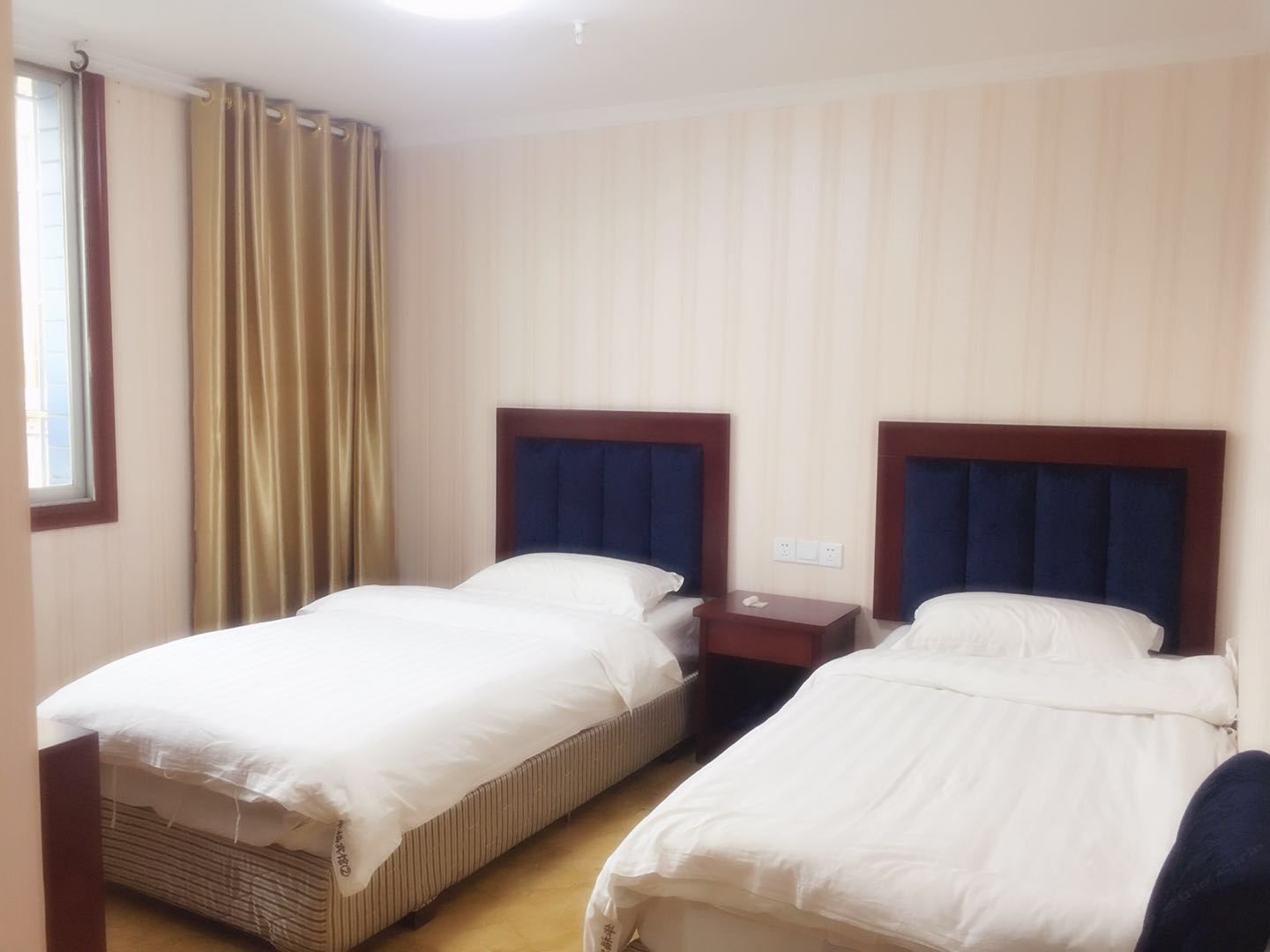 双人大床房