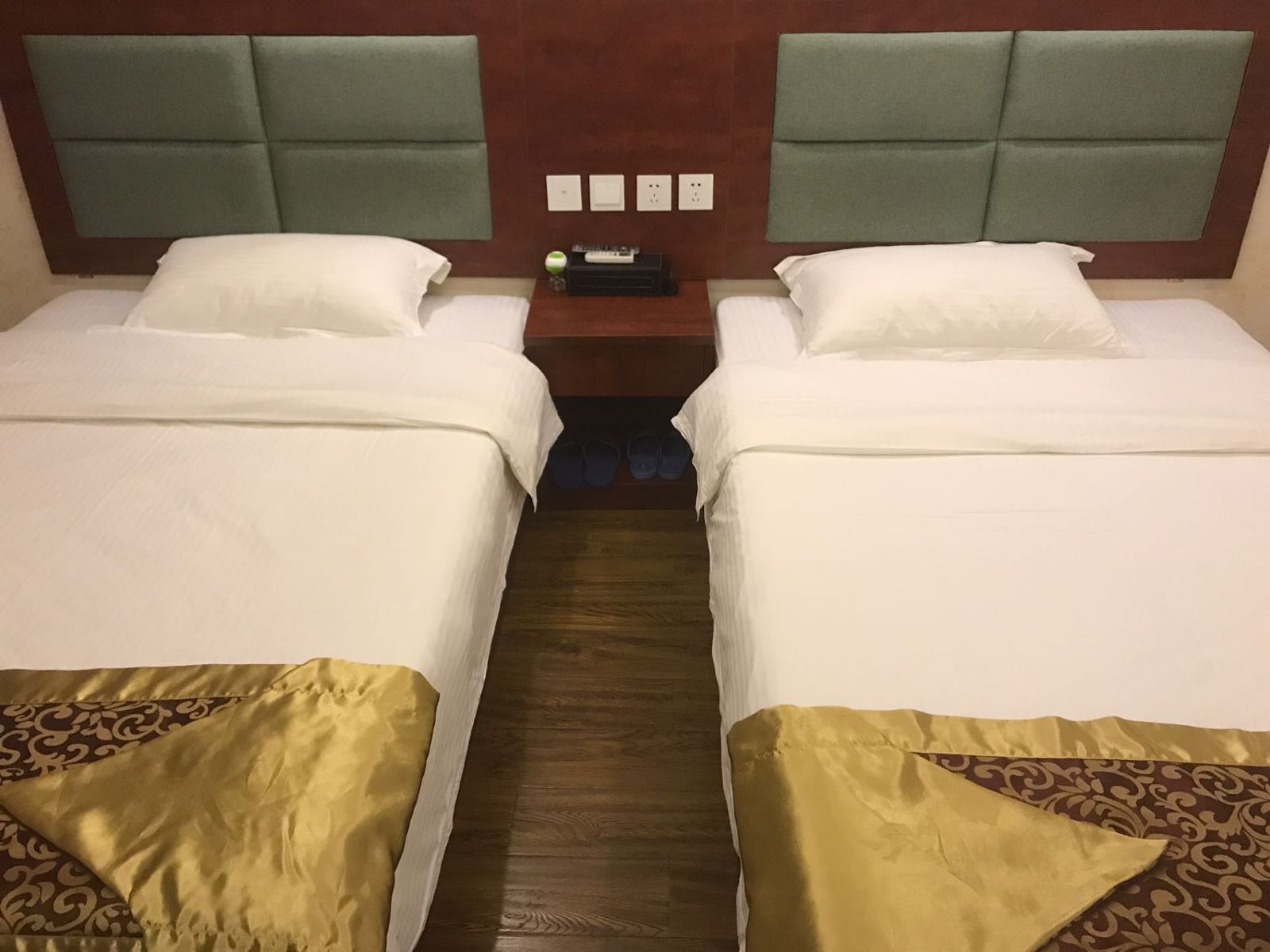 经济标间(无窗)