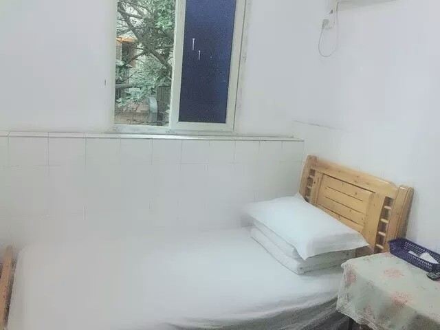 单间(公共卫浴)