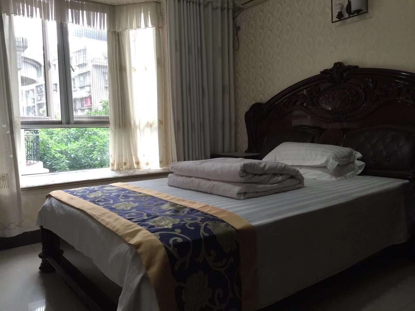 阳光大床房