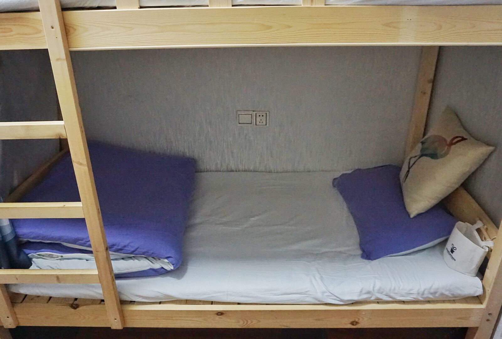 精品男士四人间床位房