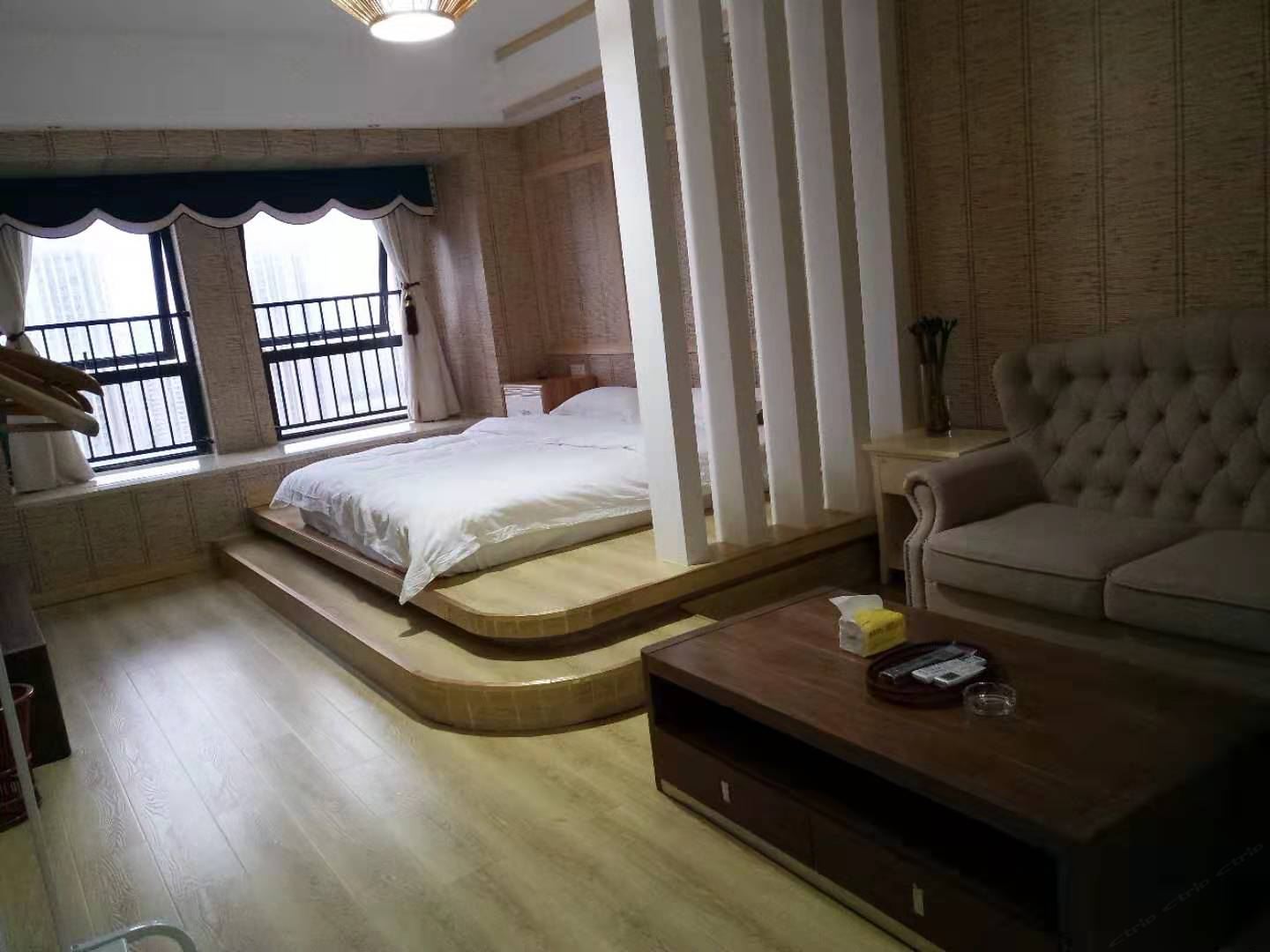 榻榻米豪华大床房