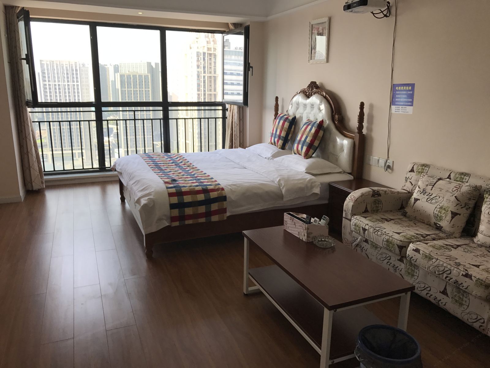 豪华大床房