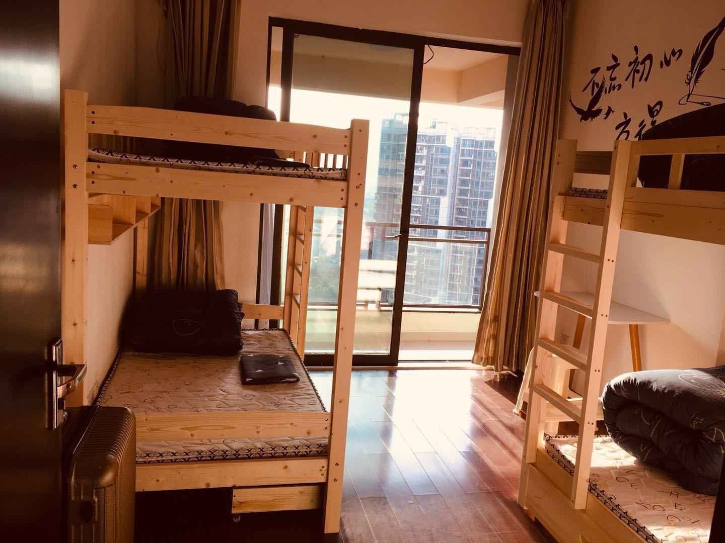 蓝色四人间(床位房)(公共卫浴)