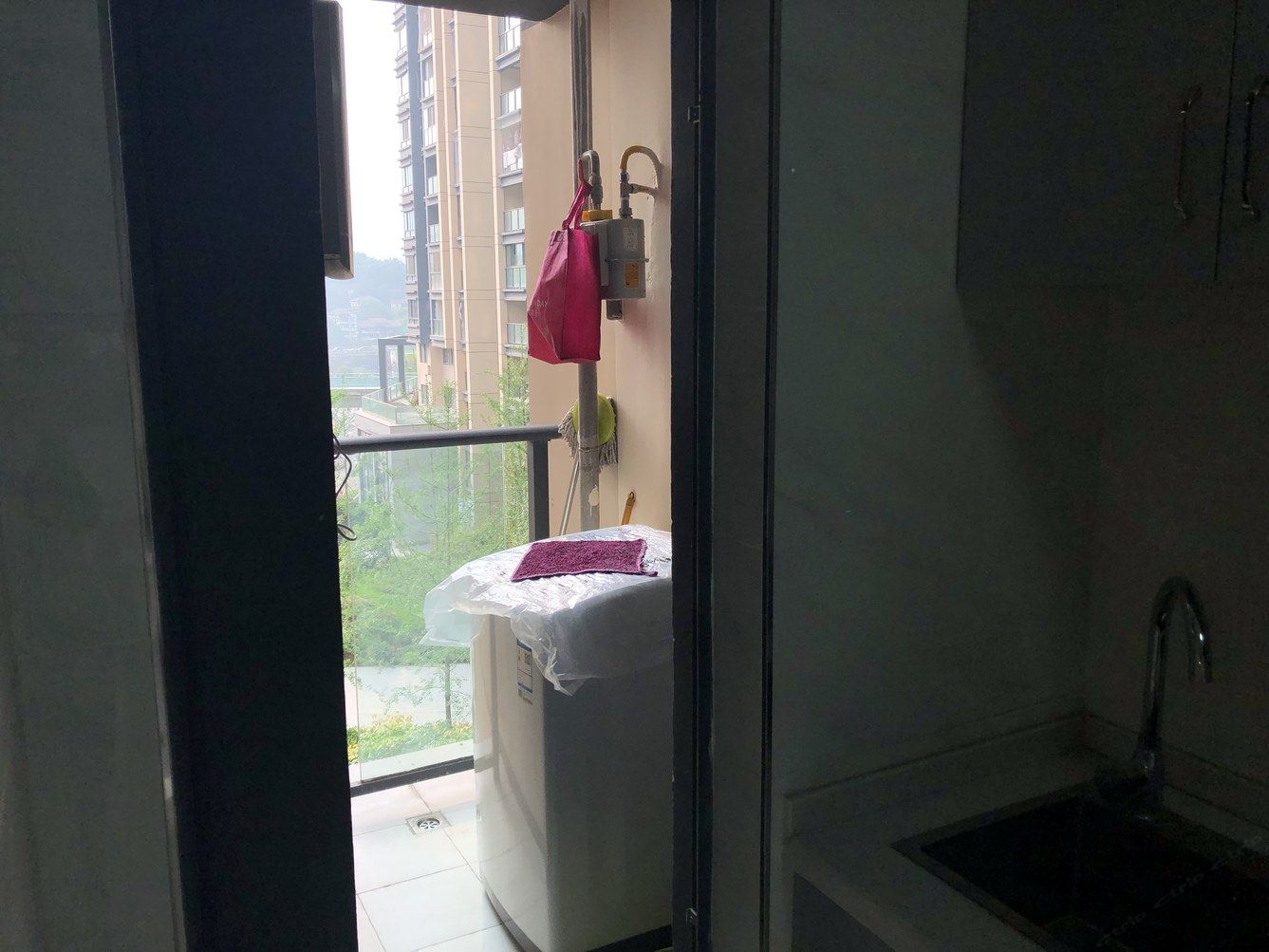 重庆罗强公寓