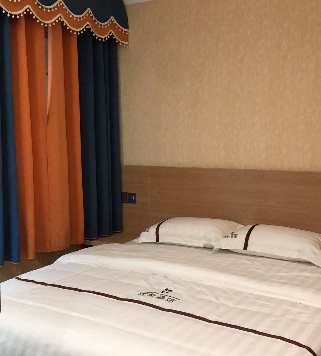 经济大床房