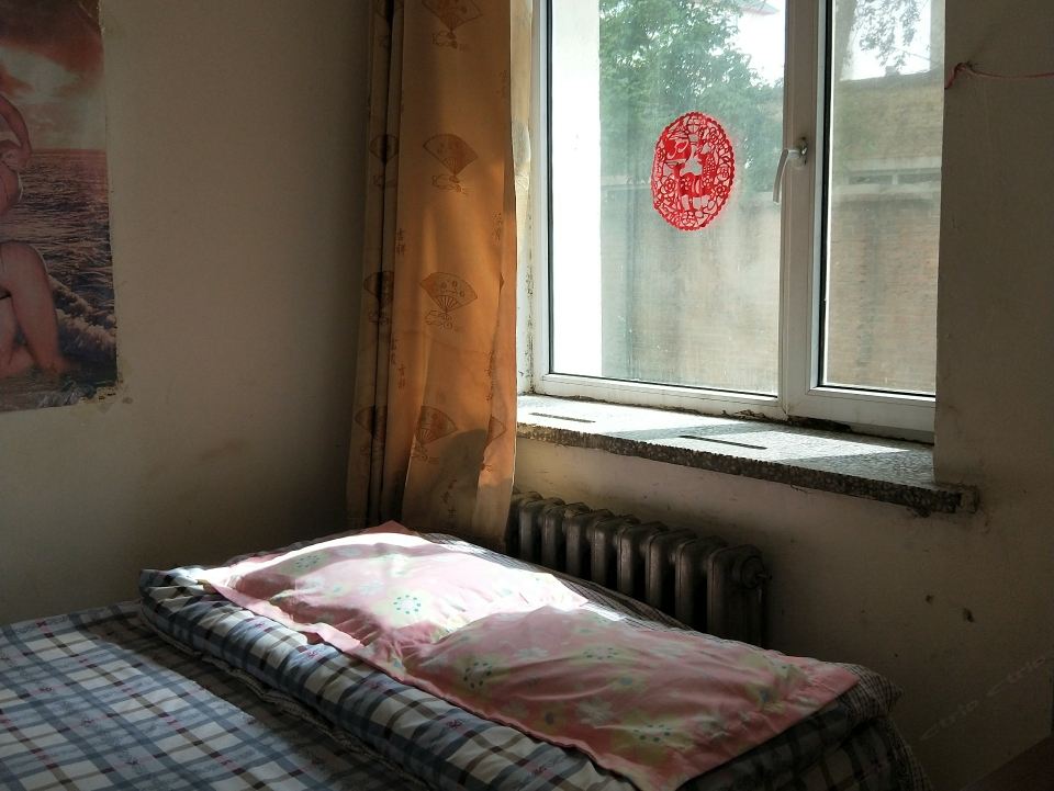 阳光舒适房(公共卫生间)(无法洗浴)
