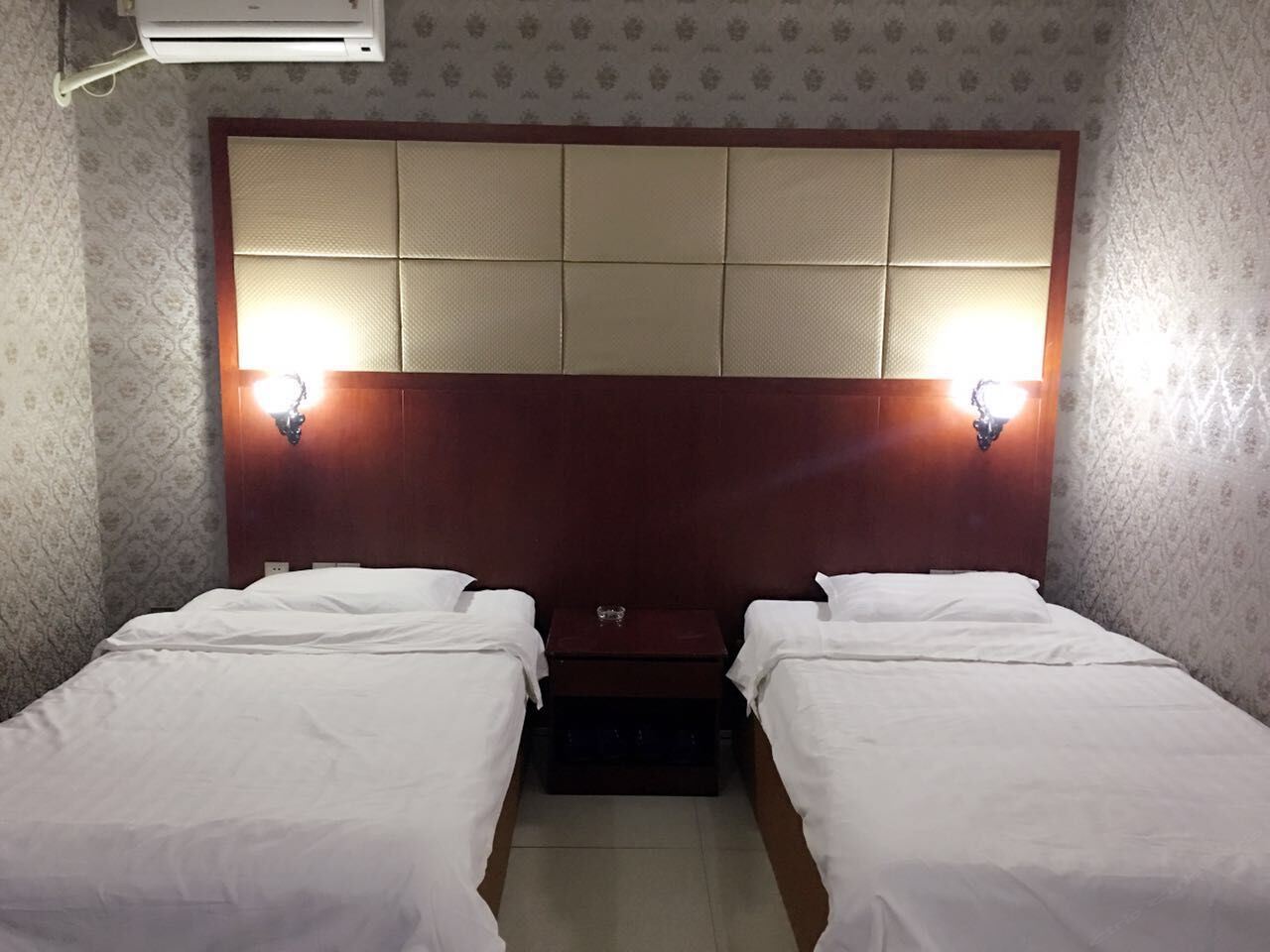 标准双床房