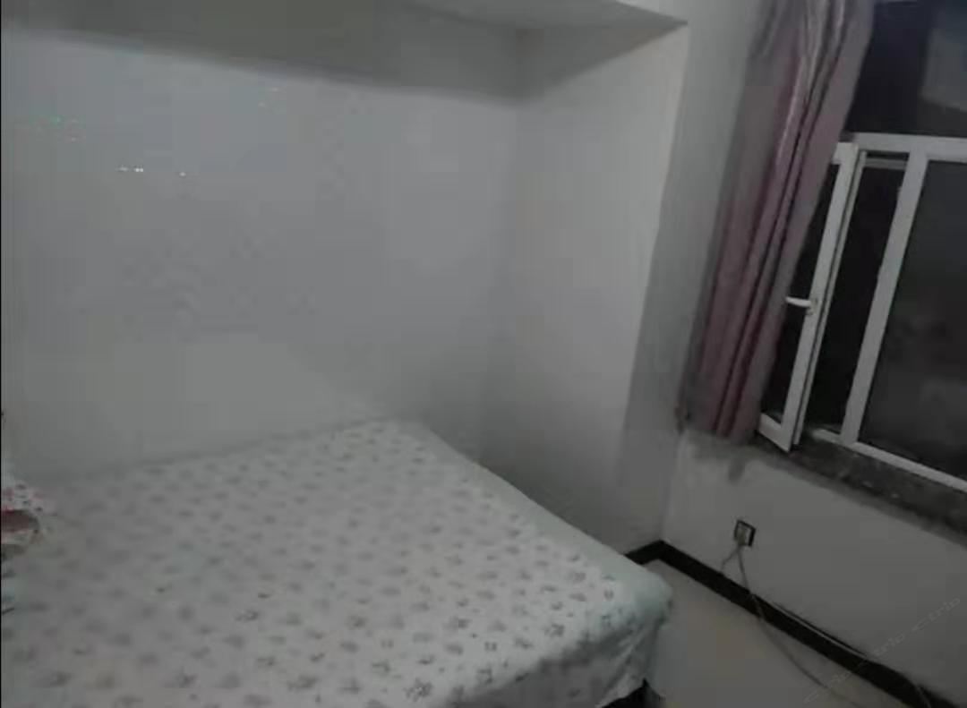 经济房(公共卫生间)(无法洗浴)