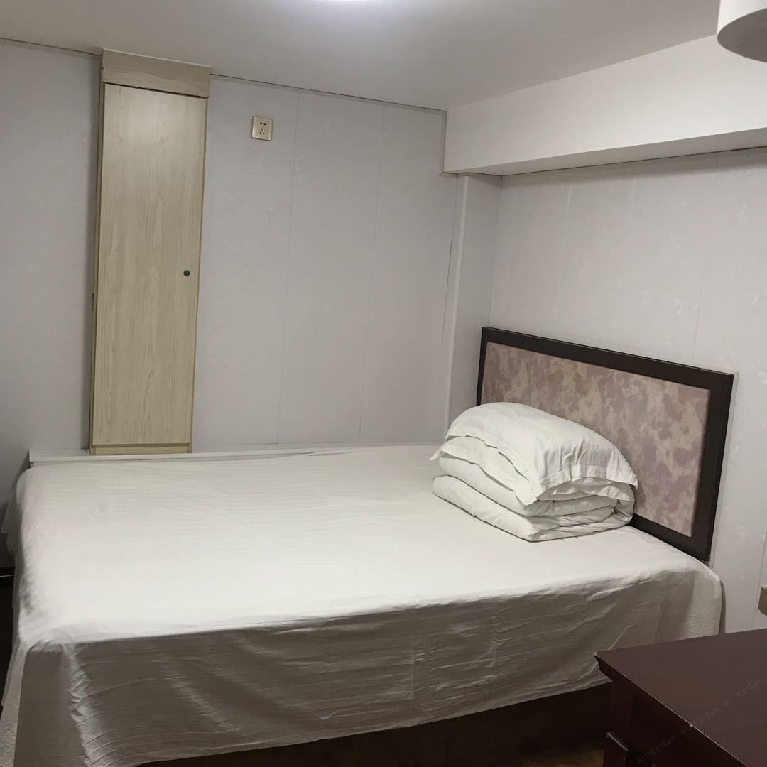 特惠大床房(公共卫浴)