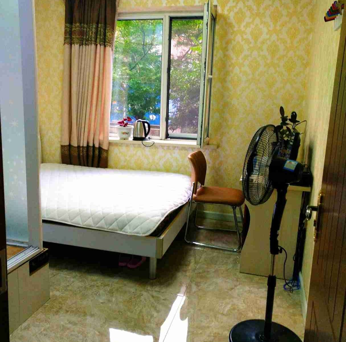 精品温馨阳光大床房