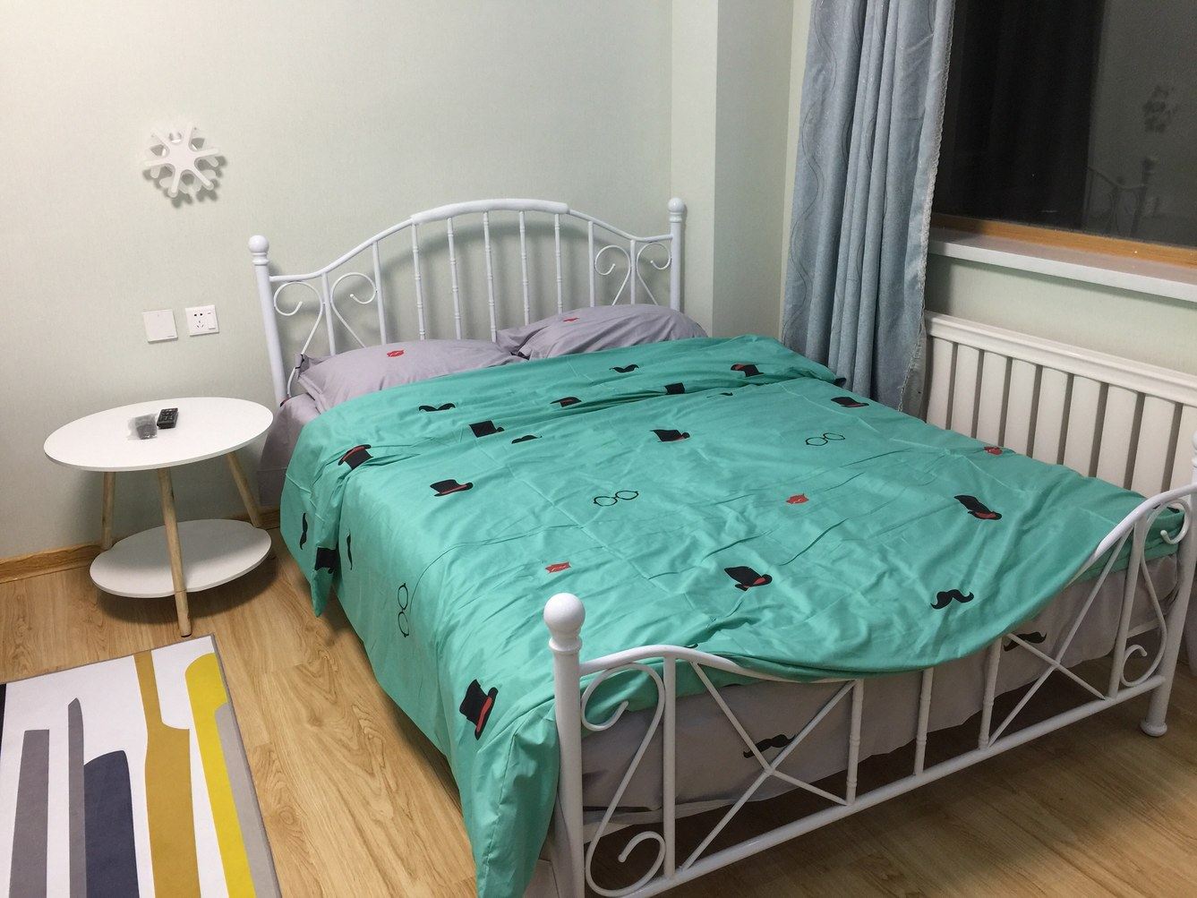 江边一室大床房
