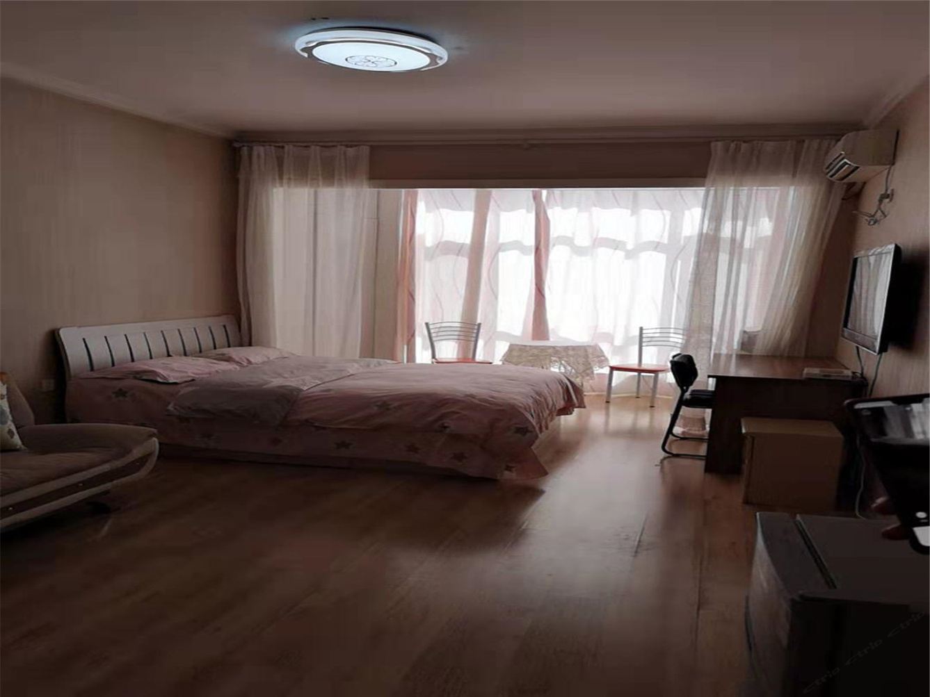 简欧一室二床房