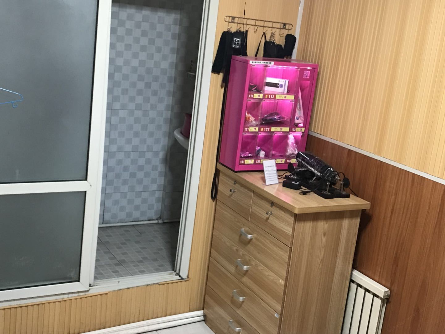 情趣房(无窗)