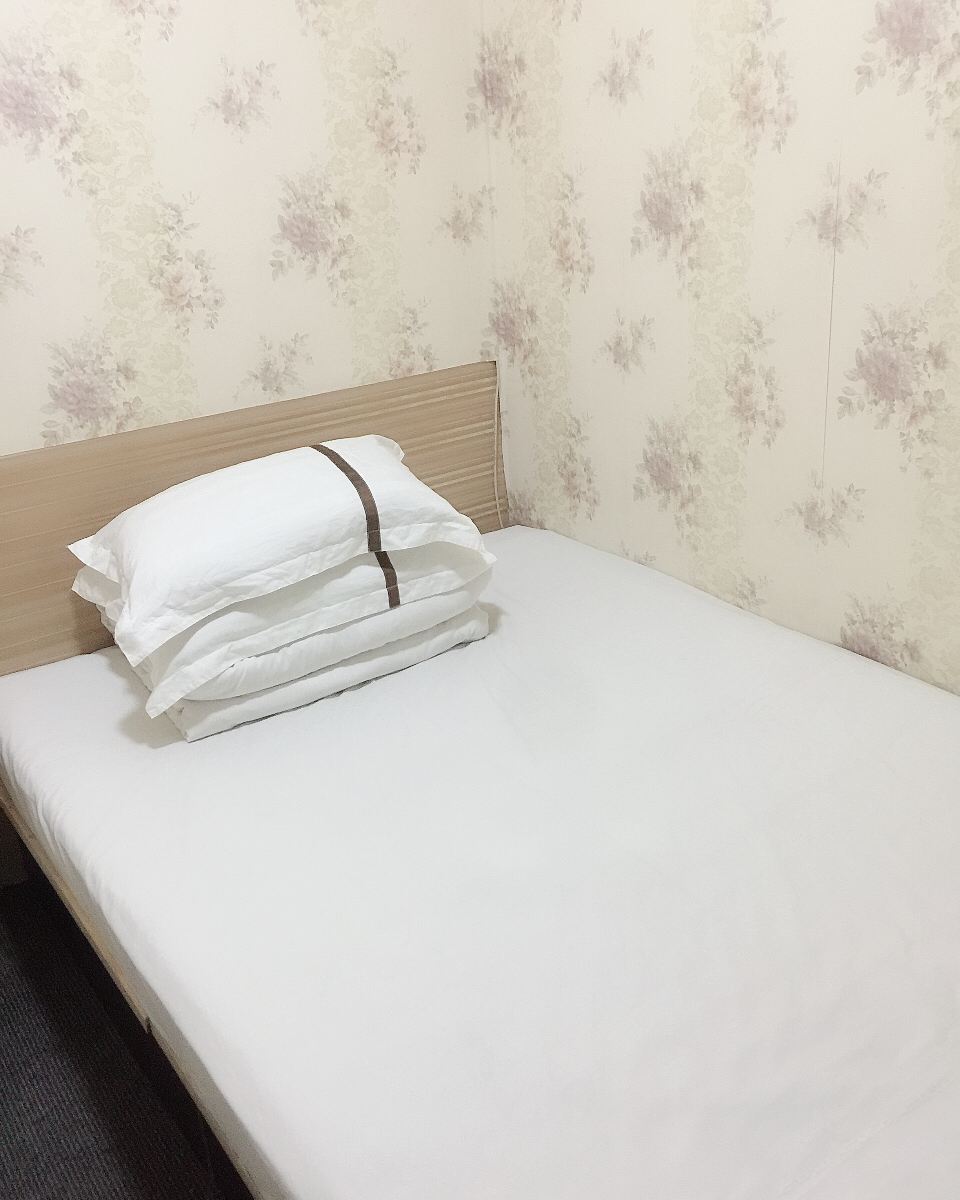 普通间(无窗)（公用卫浴）