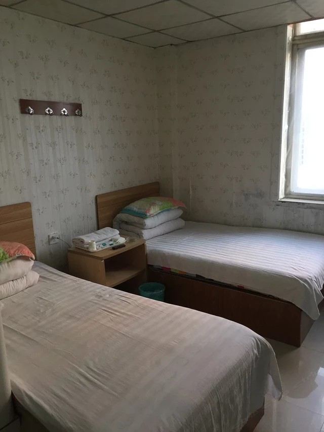 标准双床房
