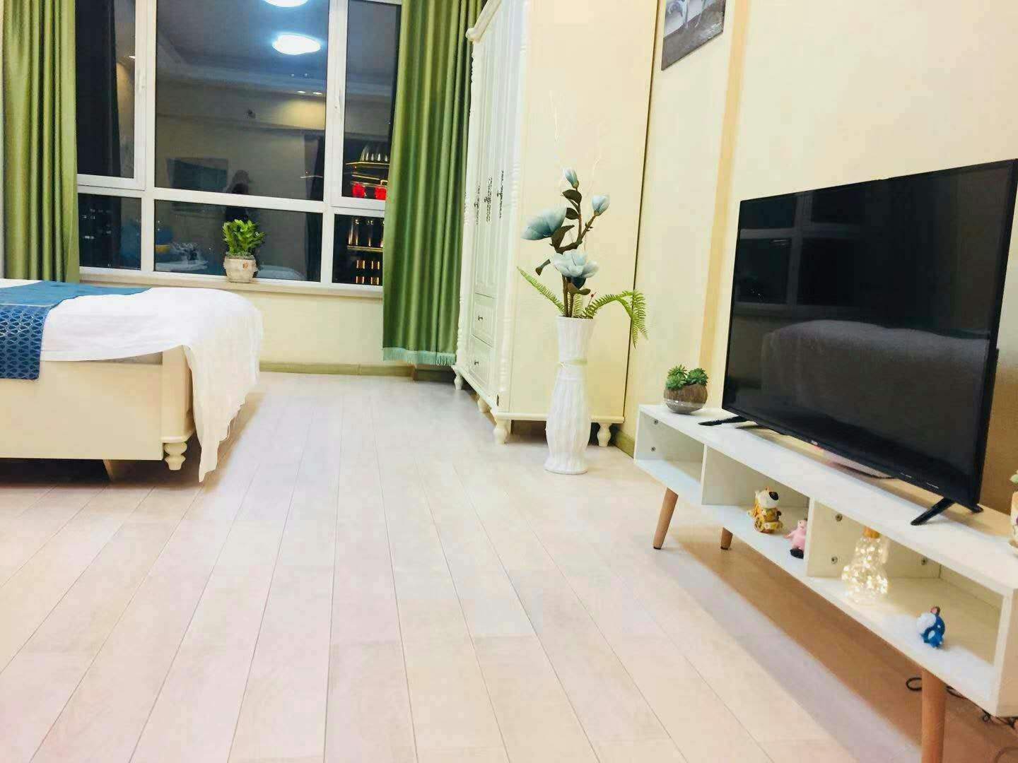 时尚浪漫大床房