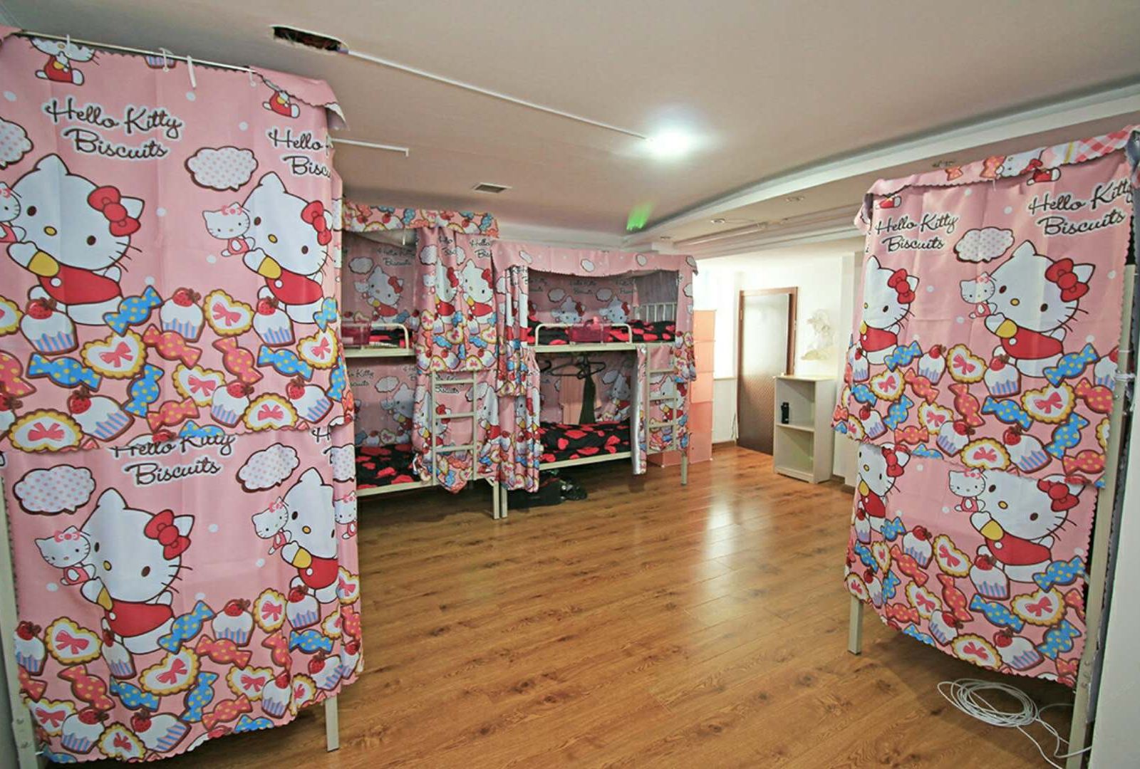 kitty女神10人间(床位)