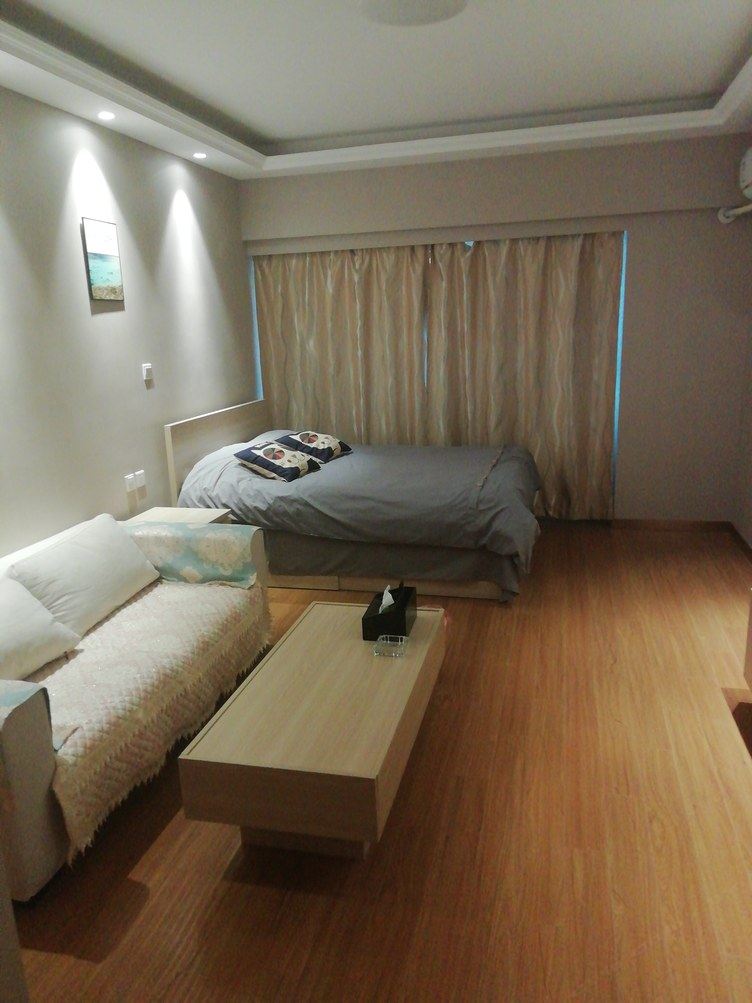 情侣一室大床房