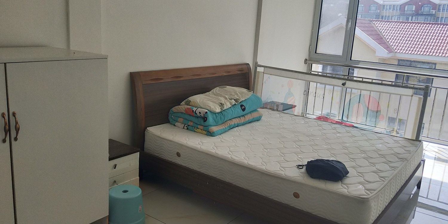 阳台一室大床房