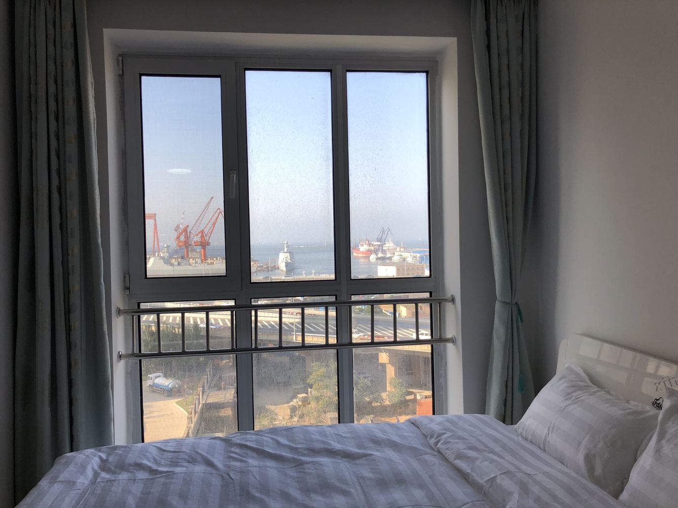 海景温馨大床房