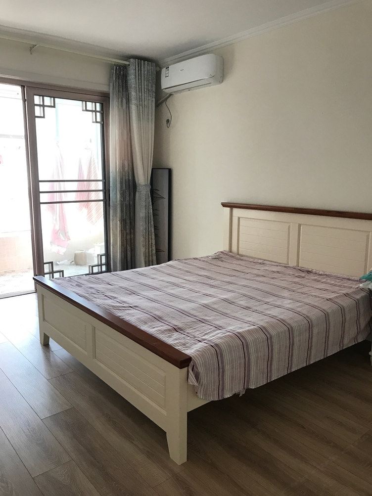 青岛小树苗之家公寓
