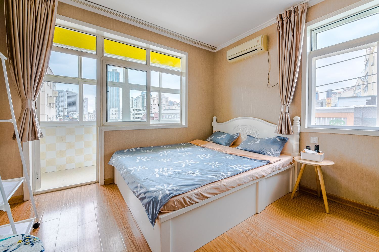 青岛灯火阑珊小居公寓