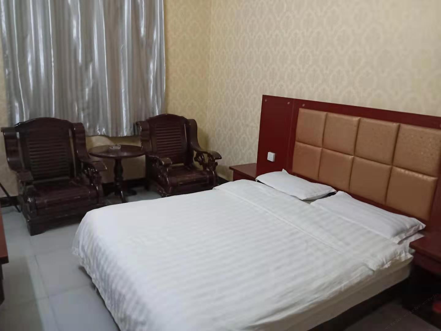经济大床房