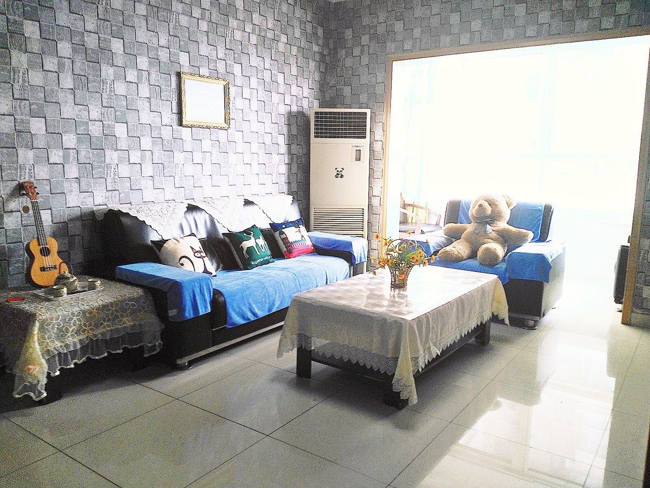 西安城墙灯火映小屋