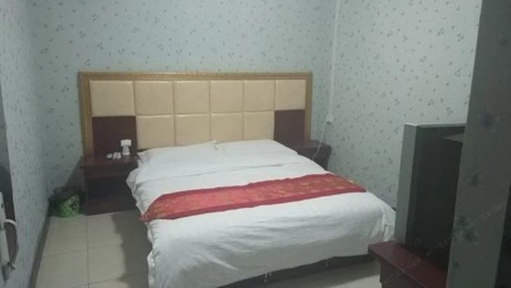 普通大床房(公共卫浴)