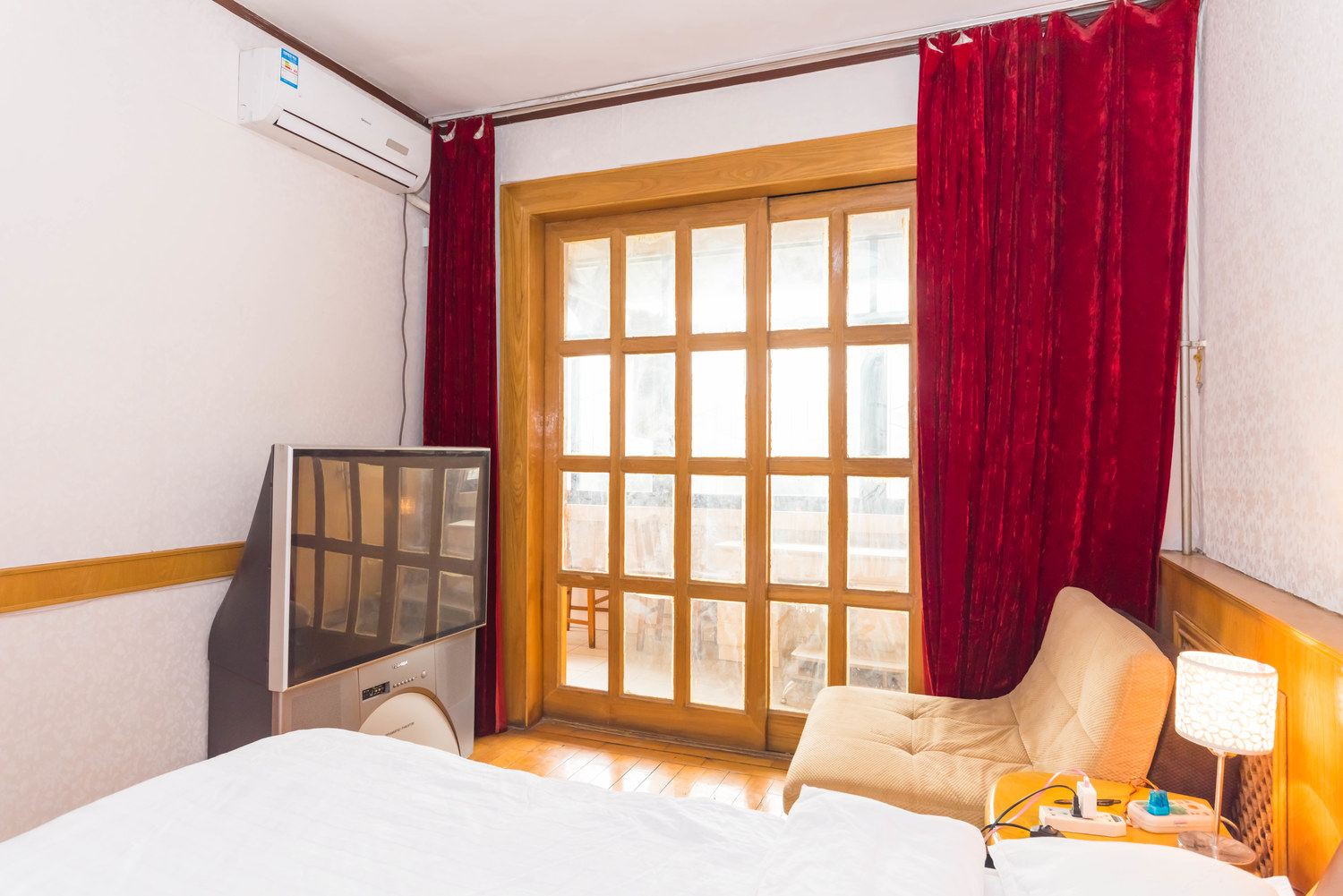 三室一厅套房(无窗)