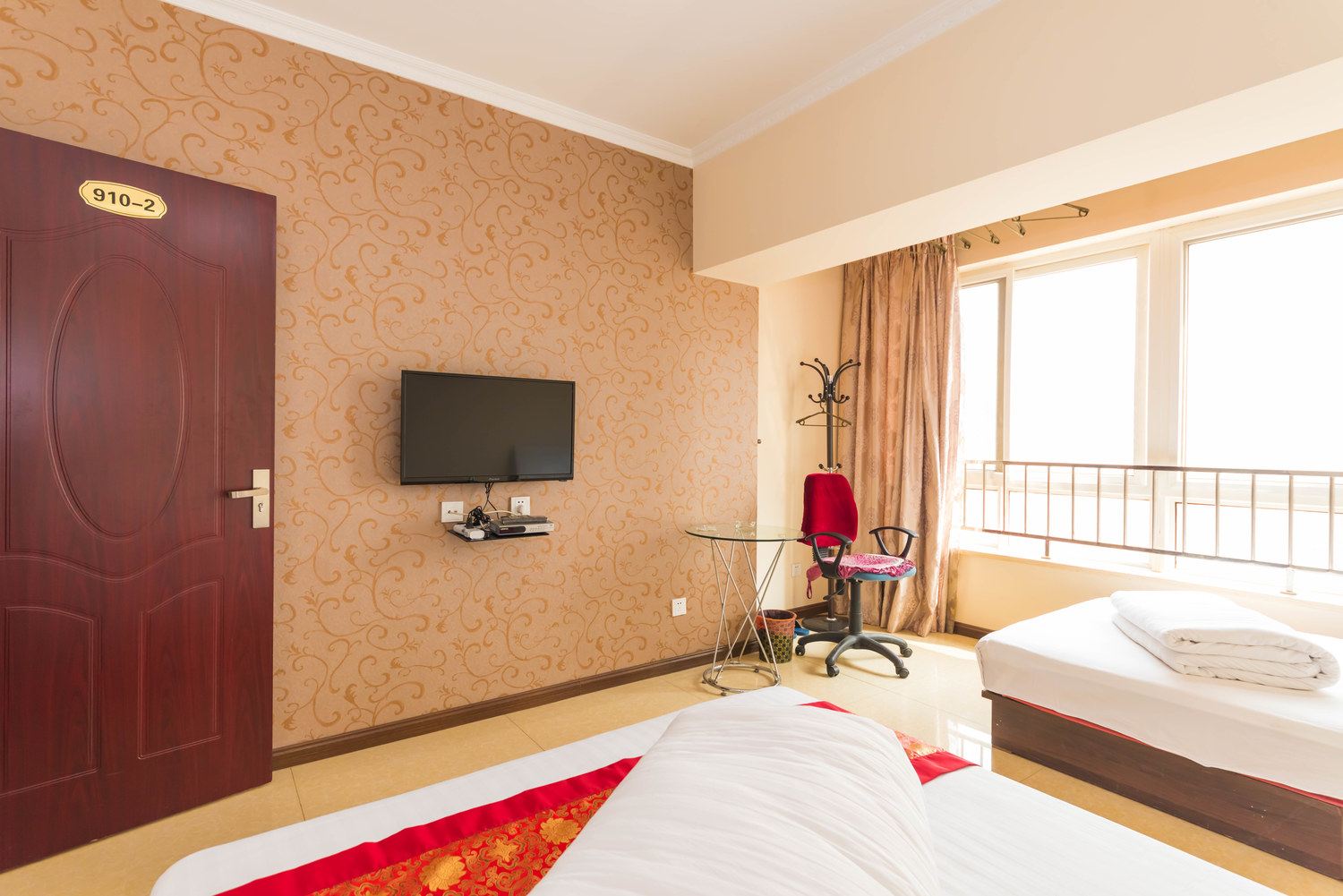 精装四室一厅套房