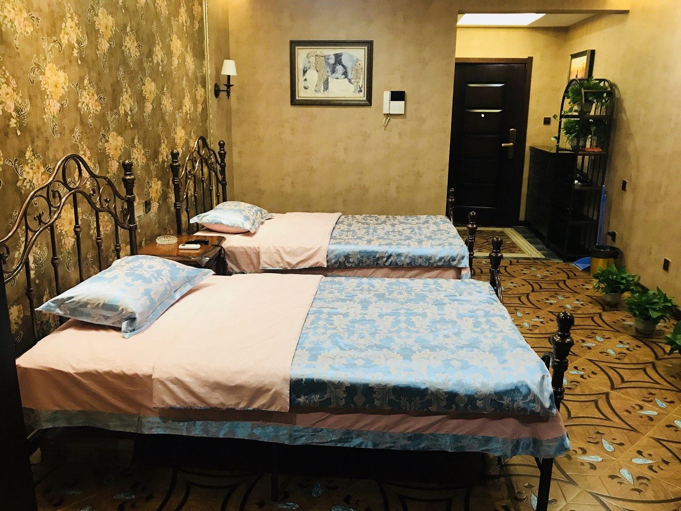 西安13556665802公寓(潘家庄村分店)