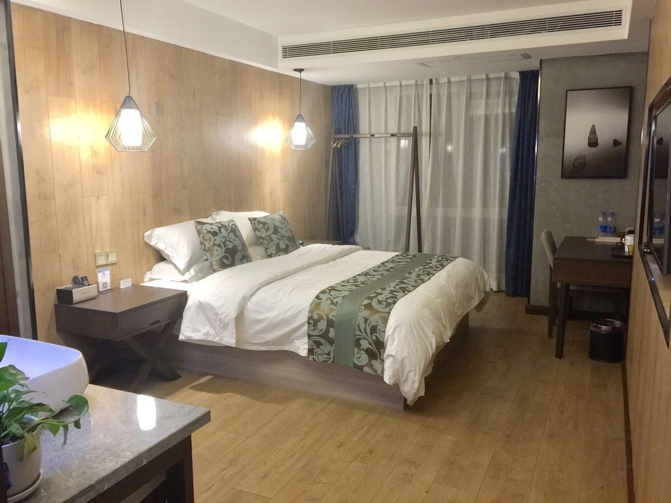 第五季公寓(西安新小寨村店)